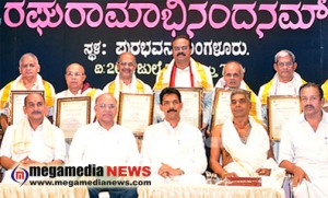 felicitation to senior artiste in raghuramabhinandanam
